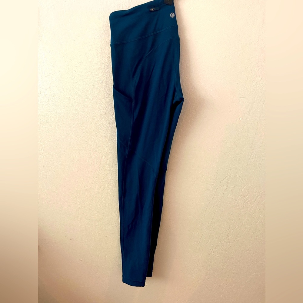 NWOT LULULEMON BLUE LEGGINGS SIZE 6